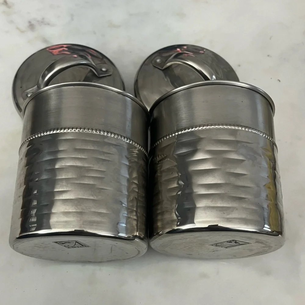 💕 Bundle of 2 metal 4” tall storage bins with lids
